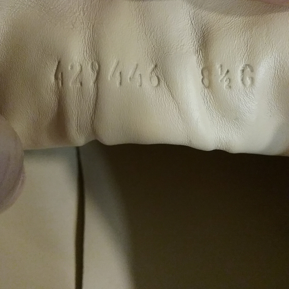 Authentic Gucci Men's Ace Bee Sneakers - Picture 6 of 6